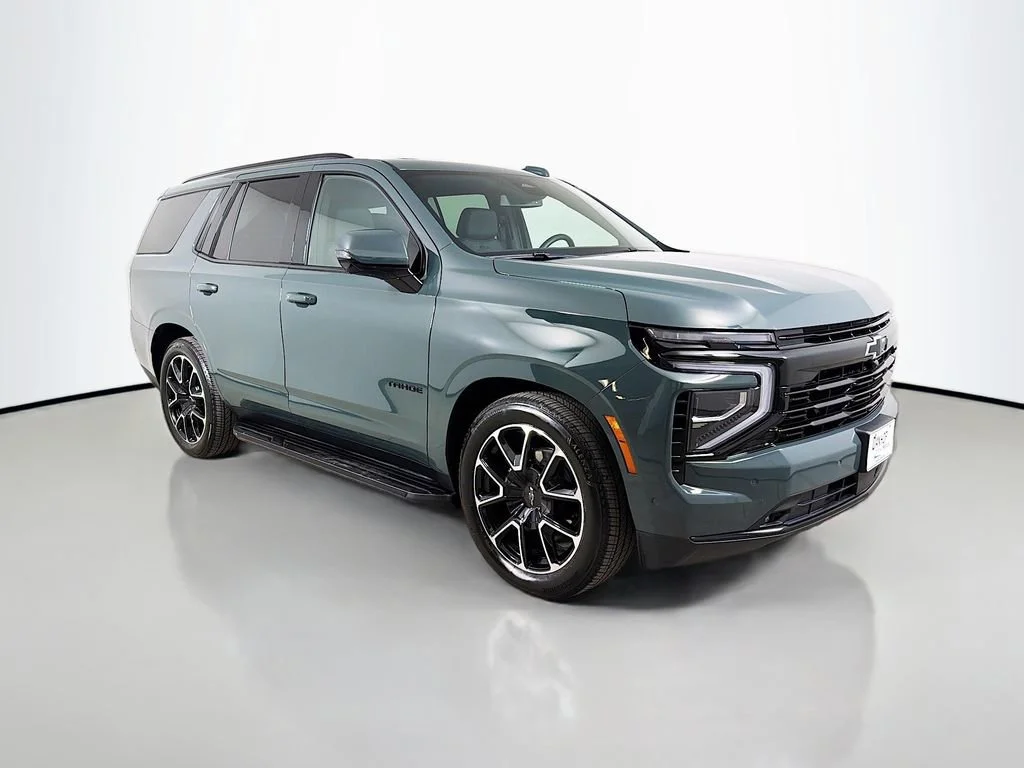 Used 2025 Cypress Gray Chevrolet RST image 4