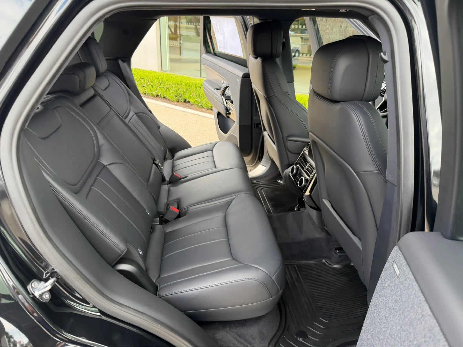 Used 2025 Santorini Black Metallic Land Rover Dynamic SE image 16