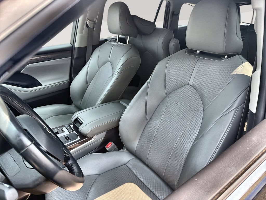Used 2021 Gray Toyota Hybrid Limited image 13