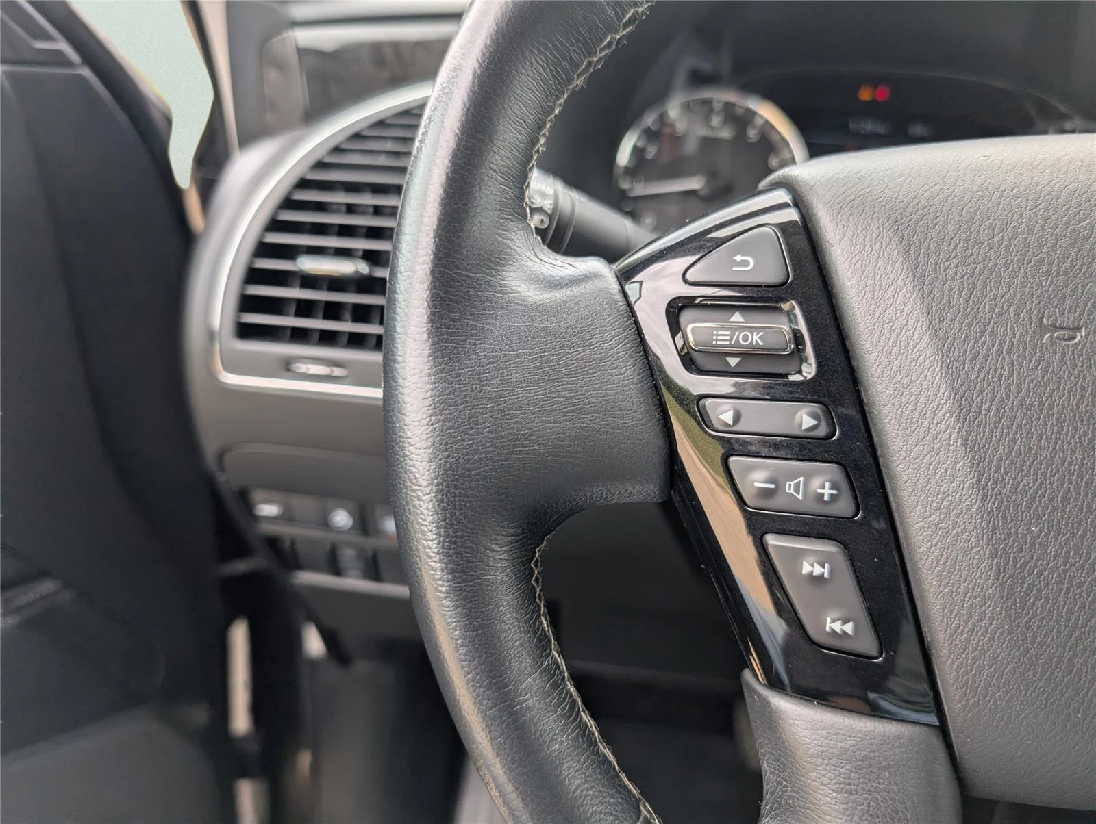 Used 2024 Anthracite Gray INFINITI LUXE image 30
