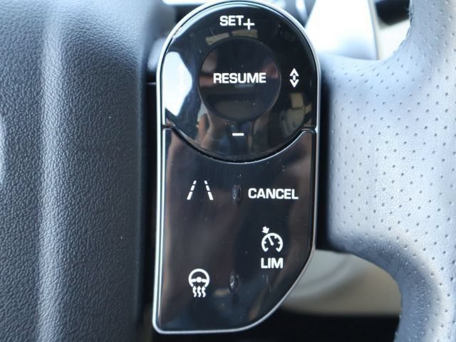 Used 2020  Land Rover HSE Dynamic image 15