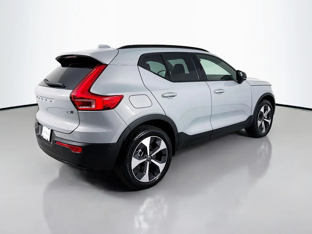 2026 Volvo XC40 Plus - Photo 9