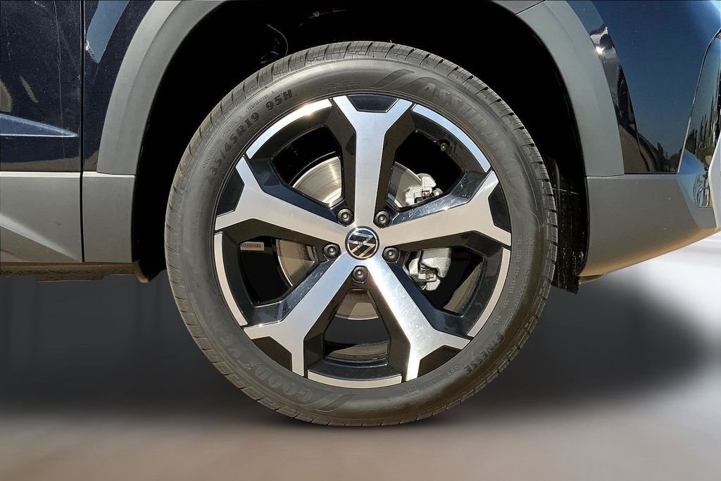 New 2026 Black Volkswagen 1.5T SEL image 13