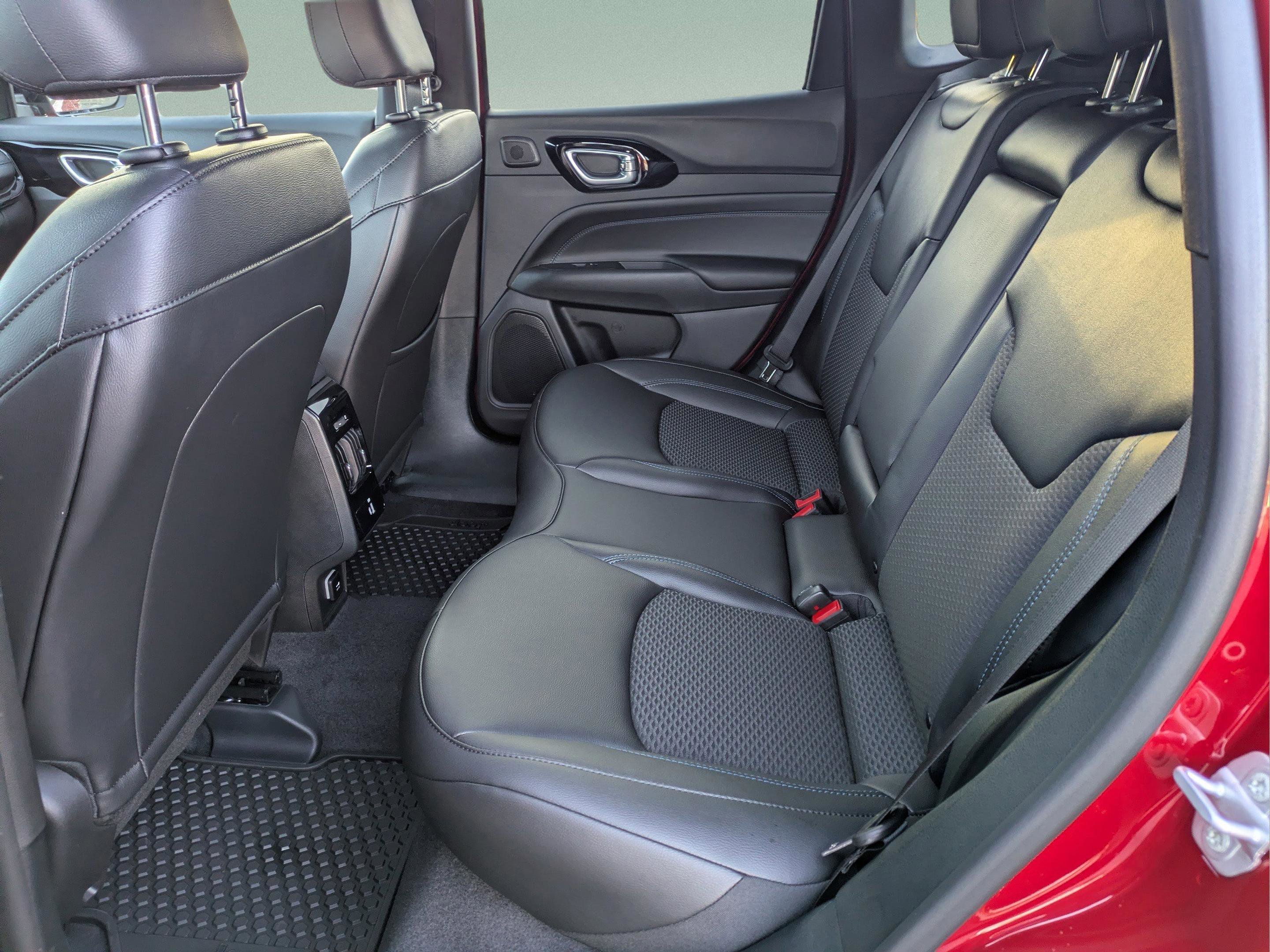 New 2026 Red Hot Pearlcoat Jeep Latitude Altitude image 13