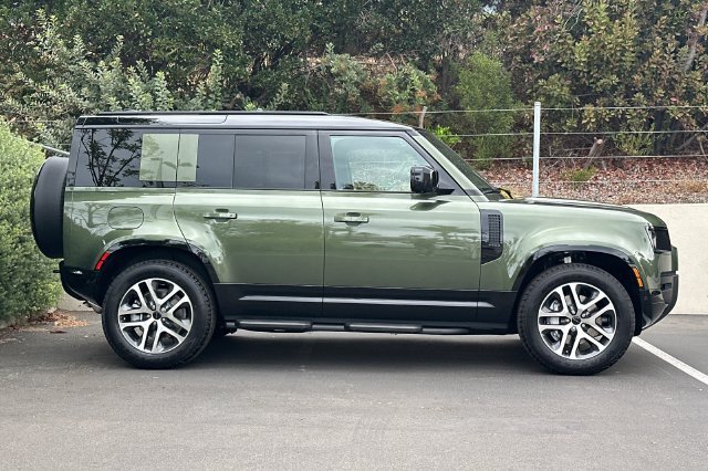 New 2026 Woolstone Green Land Rover X-Dynamic SE image 6