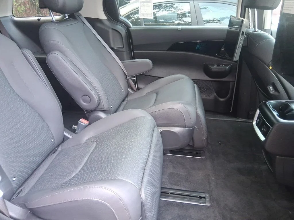 Used 2025 White Kia SX Prestige image 4