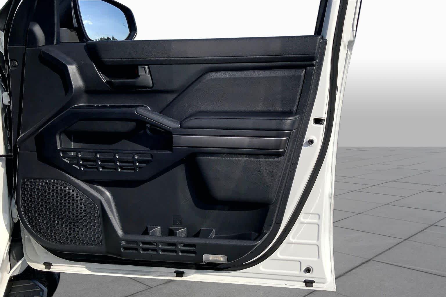 Used 2025 Ice Cap Toyota SR5 image 22