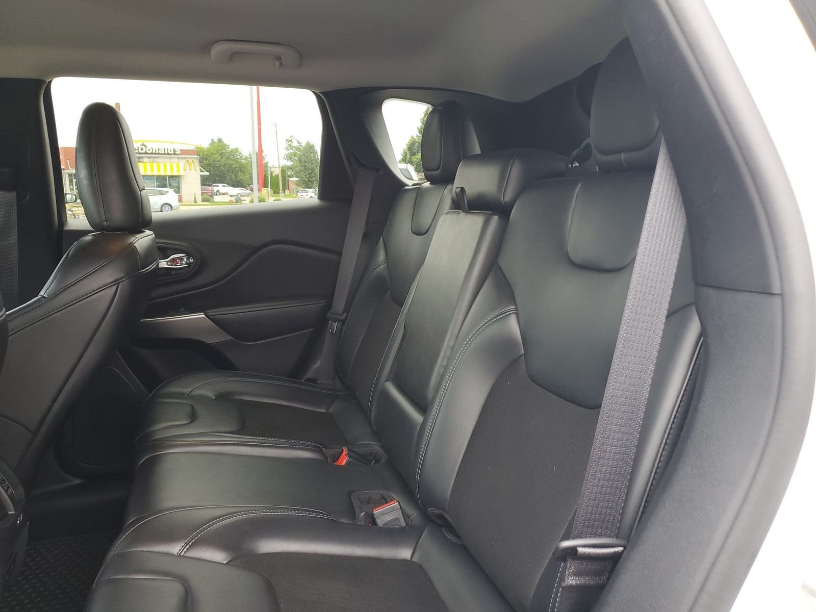 Used 2020 White Jeep Latitude Plus image 9