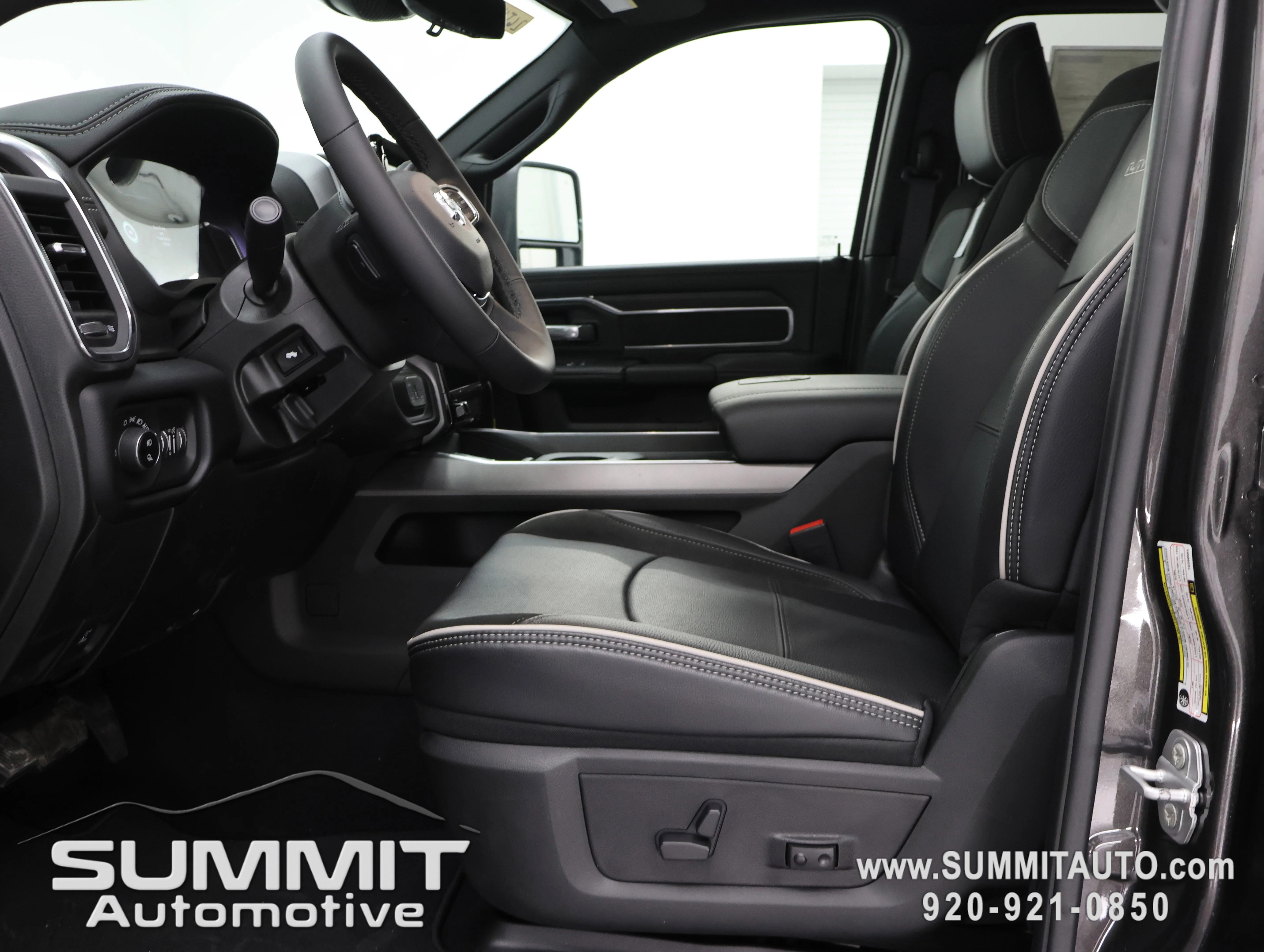 New 2026 Granite Crystal Metallic Clear-Coat Exterior Paint RAM Laramie image 8