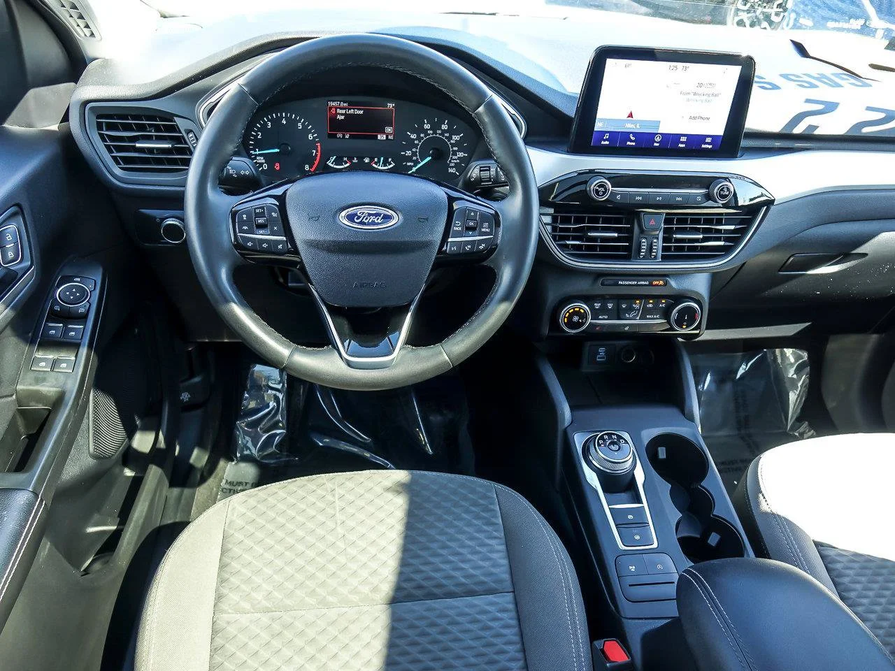 Used 2022 White Metallic Ford SE image 18