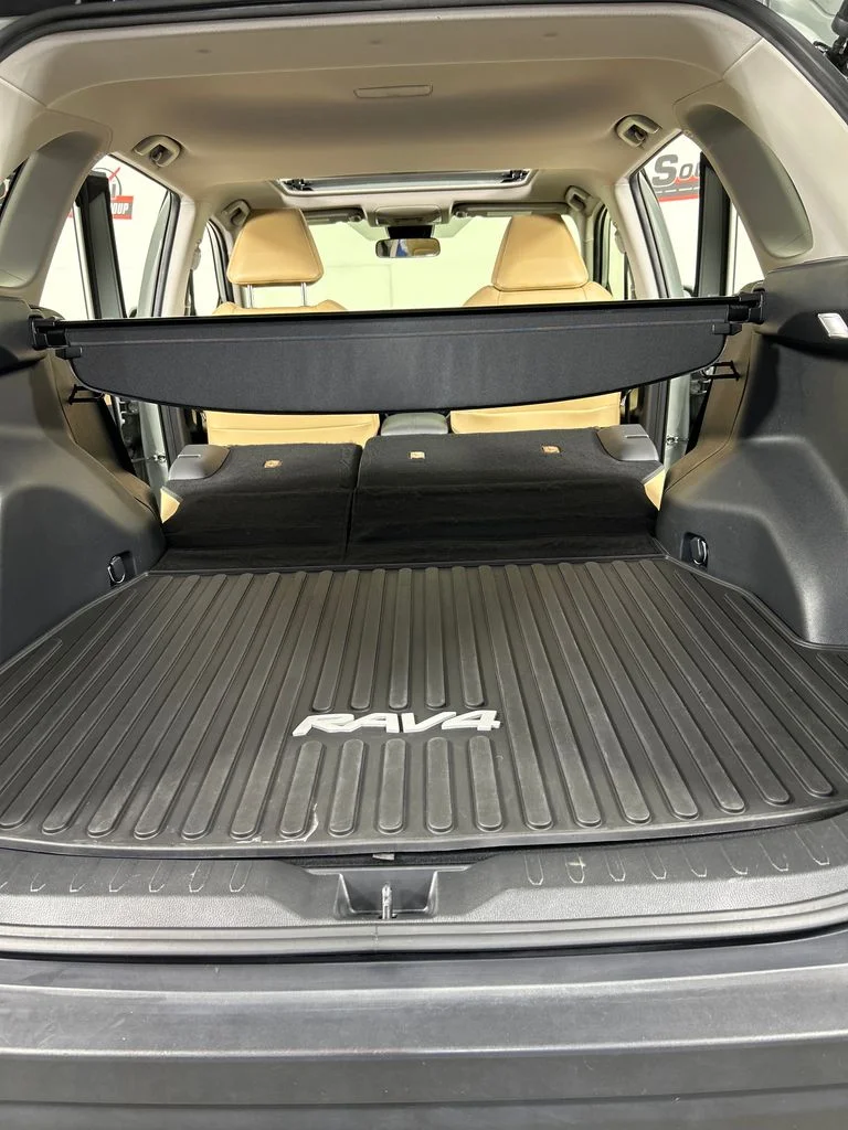 Used 2022 Green Toyota XLE Premium image 21