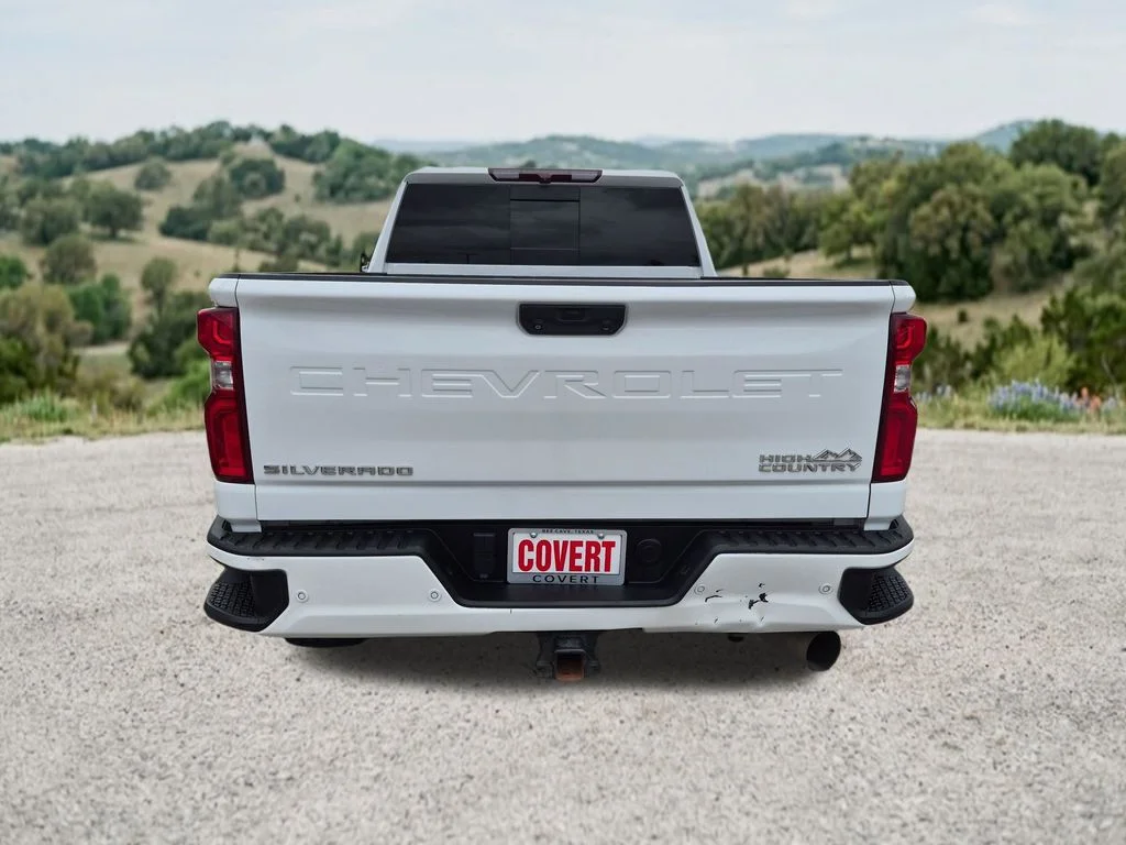 Used 2022 White Chevrolet High Country image 9