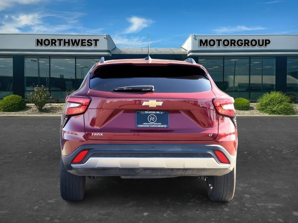 2025 Chevrolet Trax LT - Photo 6