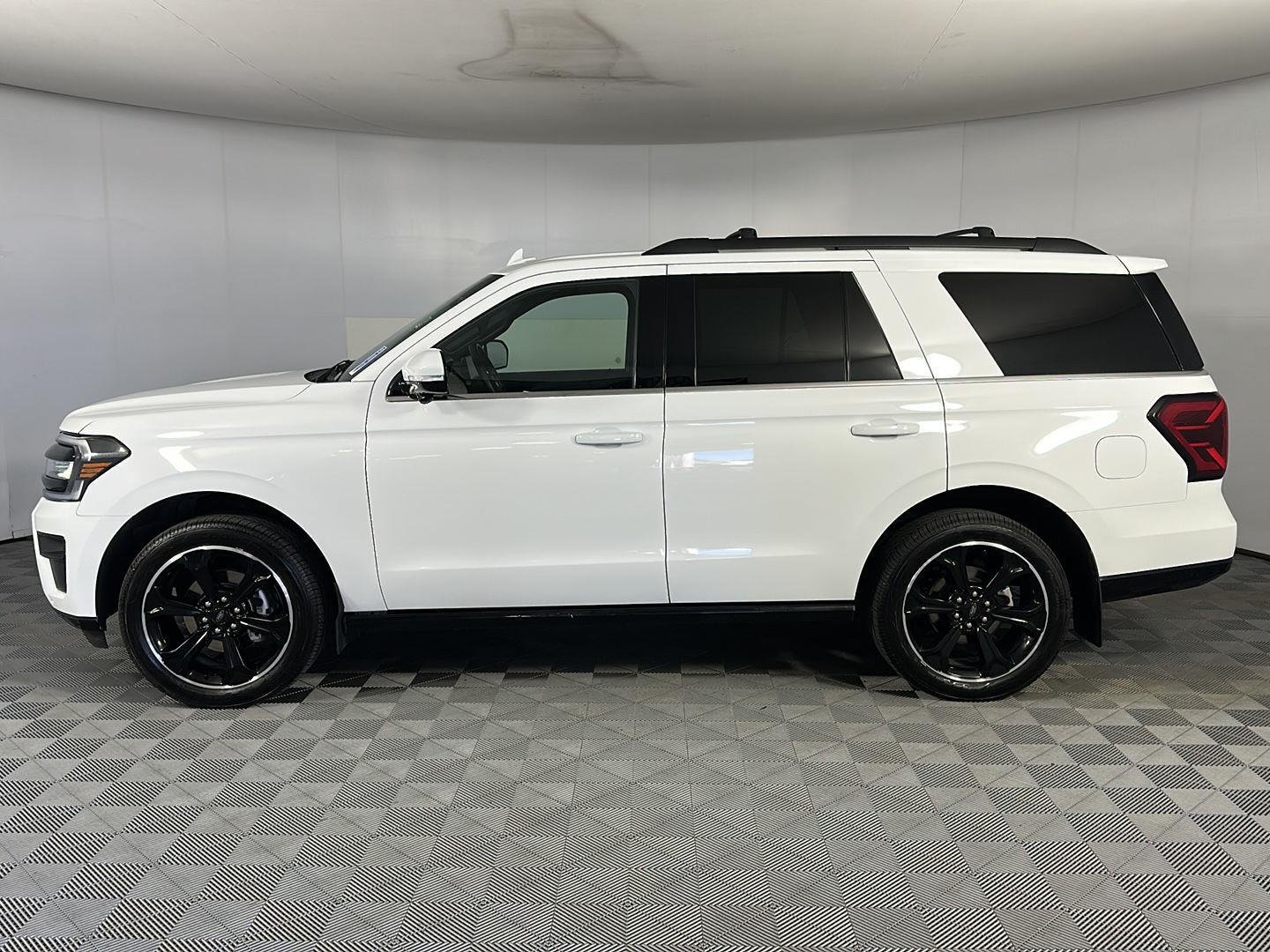 Used 2023 Oxford White Ford Limited image 5