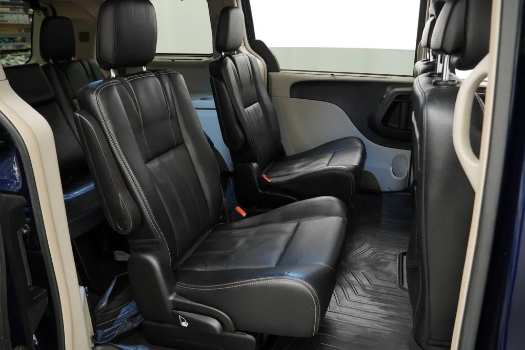 Used 2016 Blue Chrysler Touring image 39