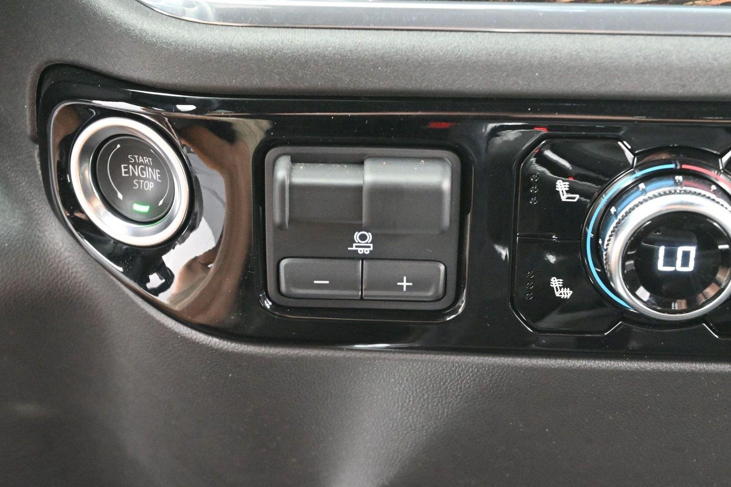 Used 2025 Onyx Black GMC Elevation image 23