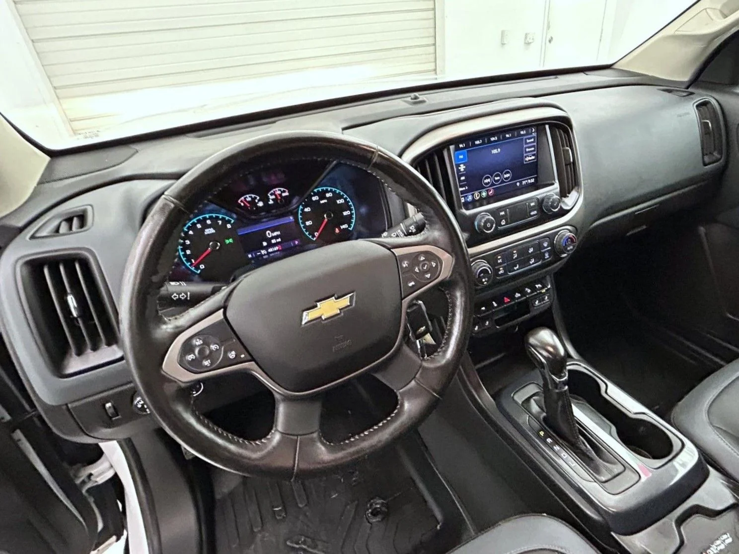 Used 2022 White Chevrolet Z71 image 13