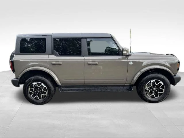Used 2025 Gray Ford Outer Banks image 9