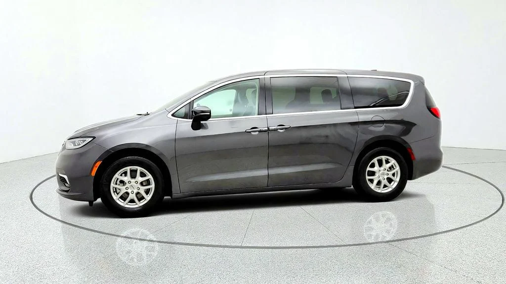 Used 2023 Granite Crystal Metallic Clearcoat Chrysler Touring L FWD image 8