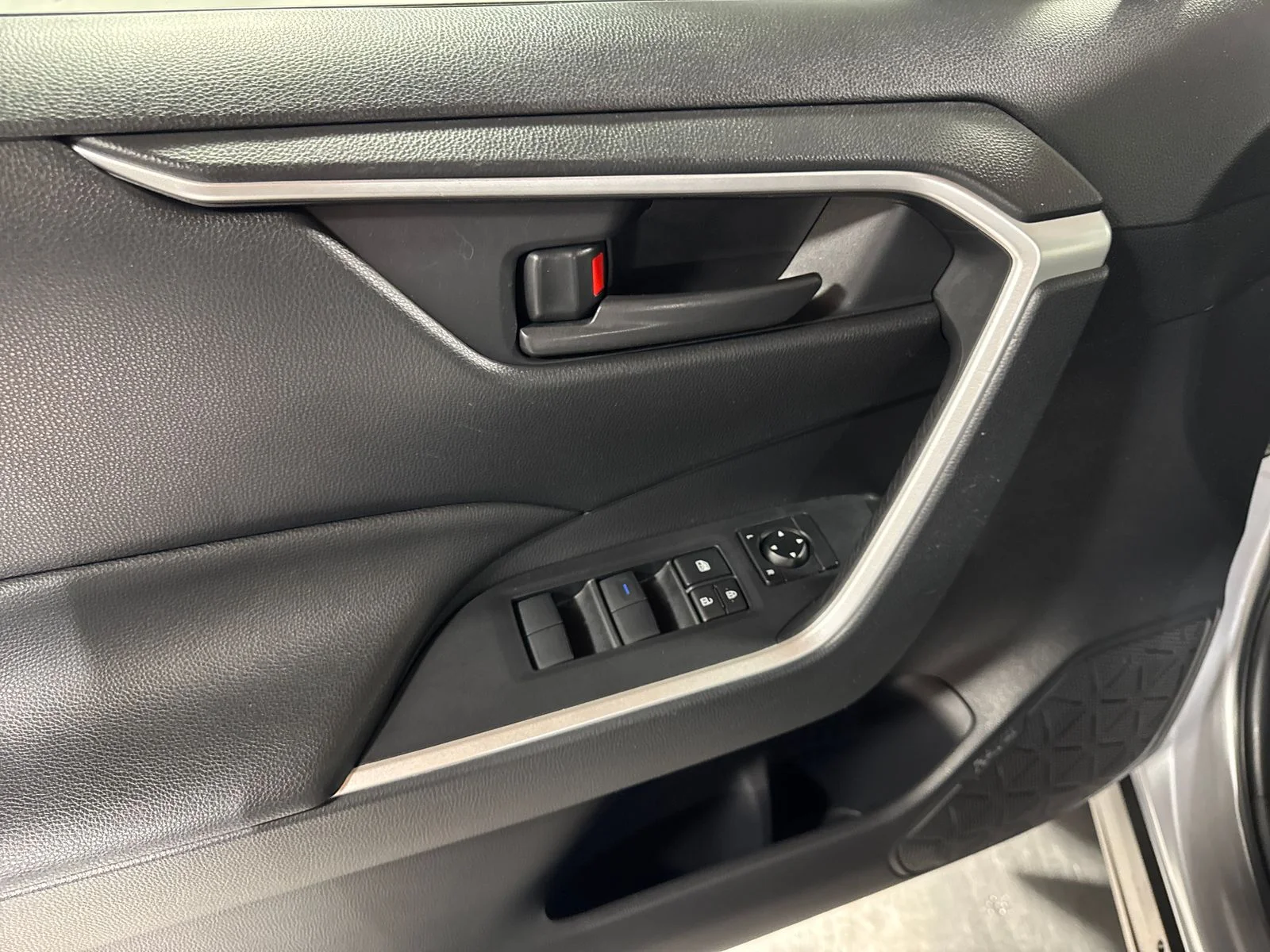 Used 2019 Silver Sky Metallic Toyota LE image 16
