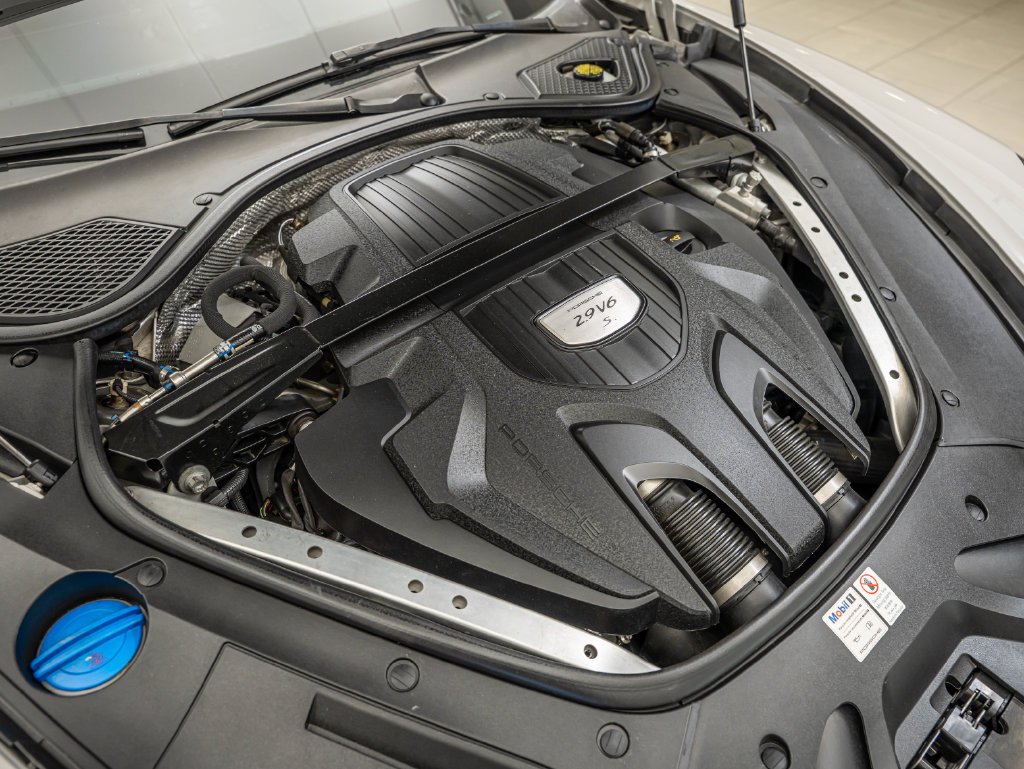 Used 2018 Chalk Porsche 4S image 59