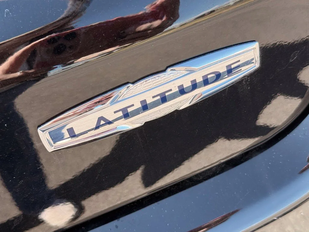Used 2018 Diamond Black Jeep Latitude image 28