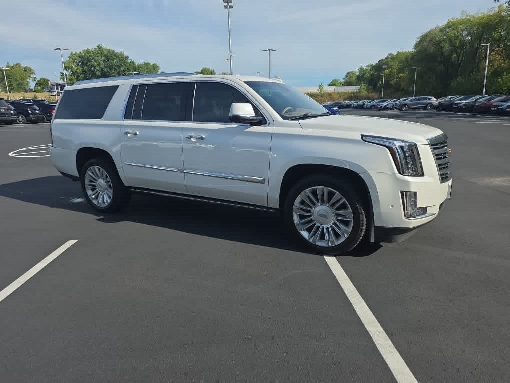 Used 2017 Cadillac Escalade ESV Platinum with VIN 1GYS4KKJ1HR235202 for sale in Vadnais Heights, Minnesota