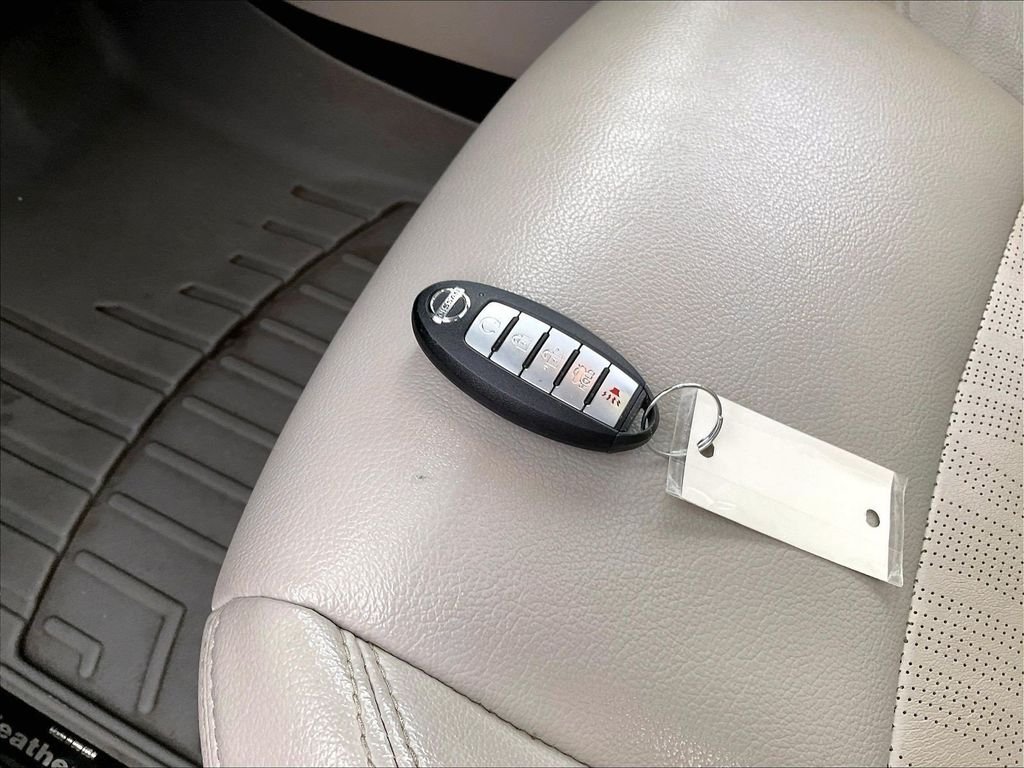 Used 2019 White Nissan 2.5 SL image 31