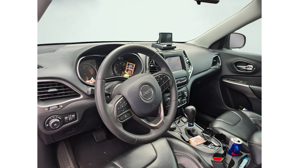 Used 2020 Velvet Jeep Latitude Plus image 11