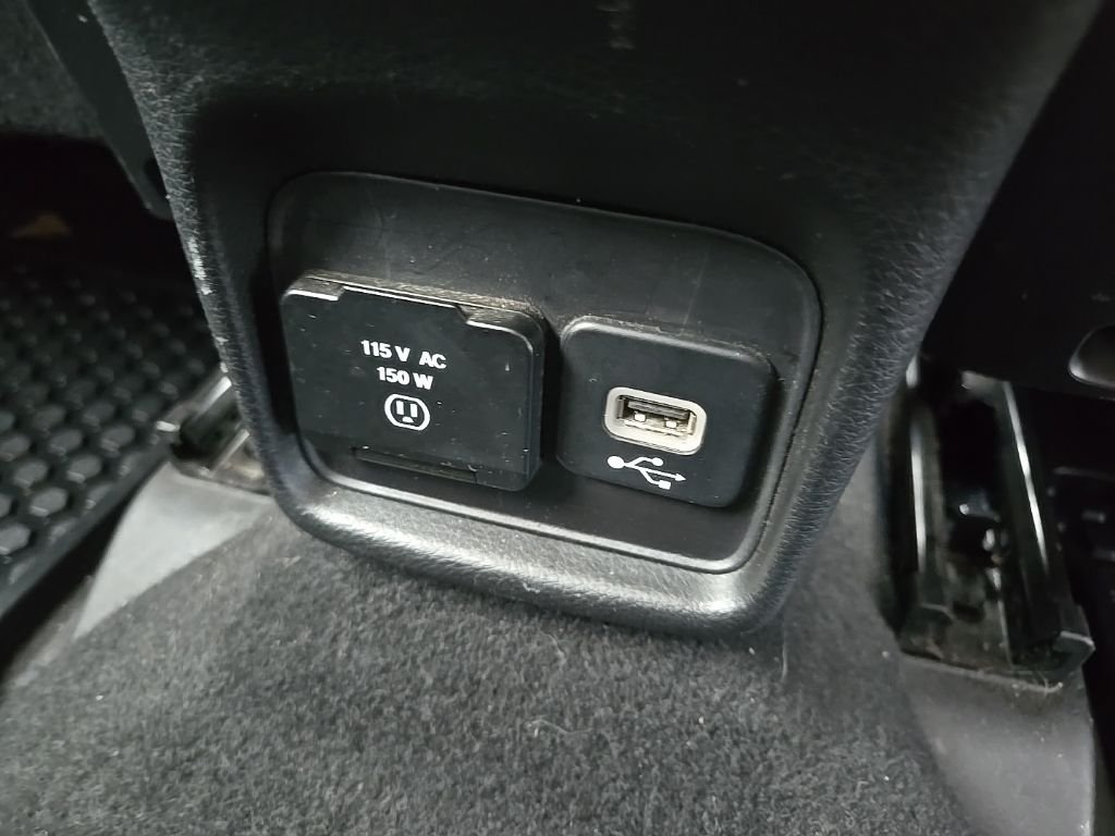 Used 2018 White Jeep Latitude image 76