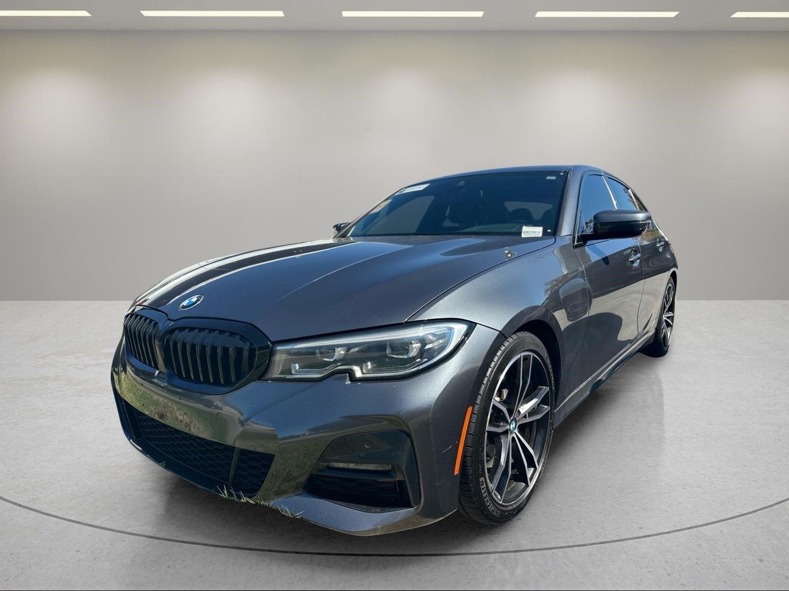 Used 2019 Mineral Gray Metallic BMW 330i xDrive image 2