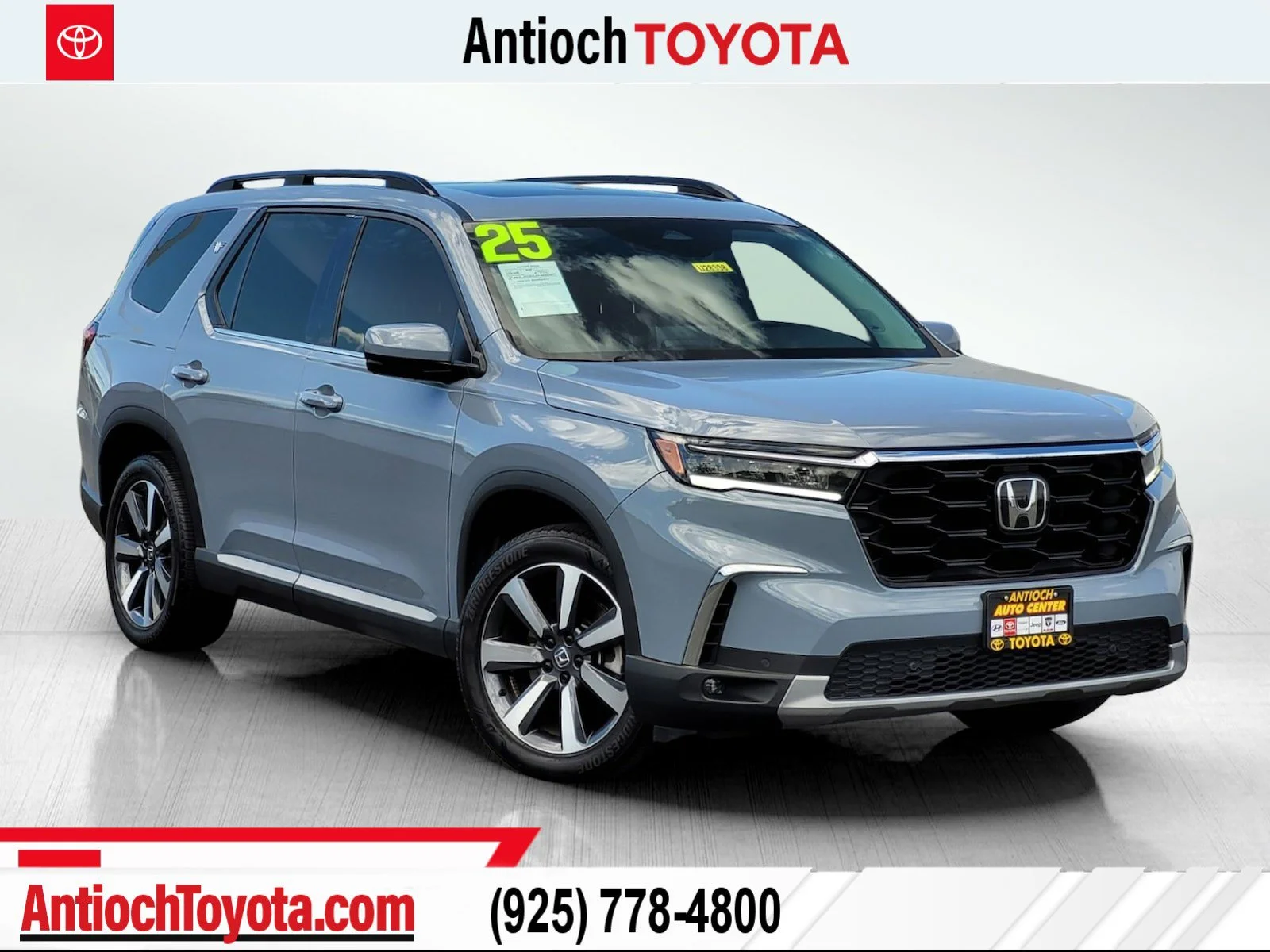 2025 Honda Pilot Touring AWD's photo