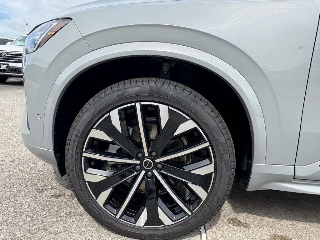 2026 Volvo XC90 Plus - Photo 7