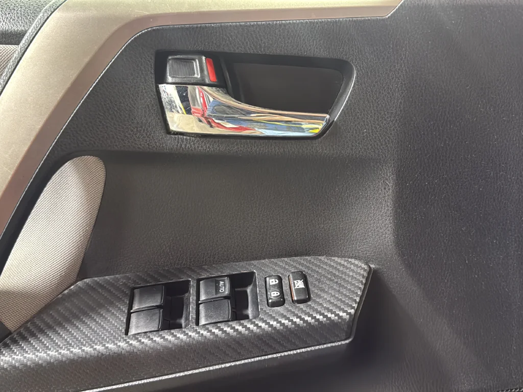 Used 2015 Red Toyota XLE image 29