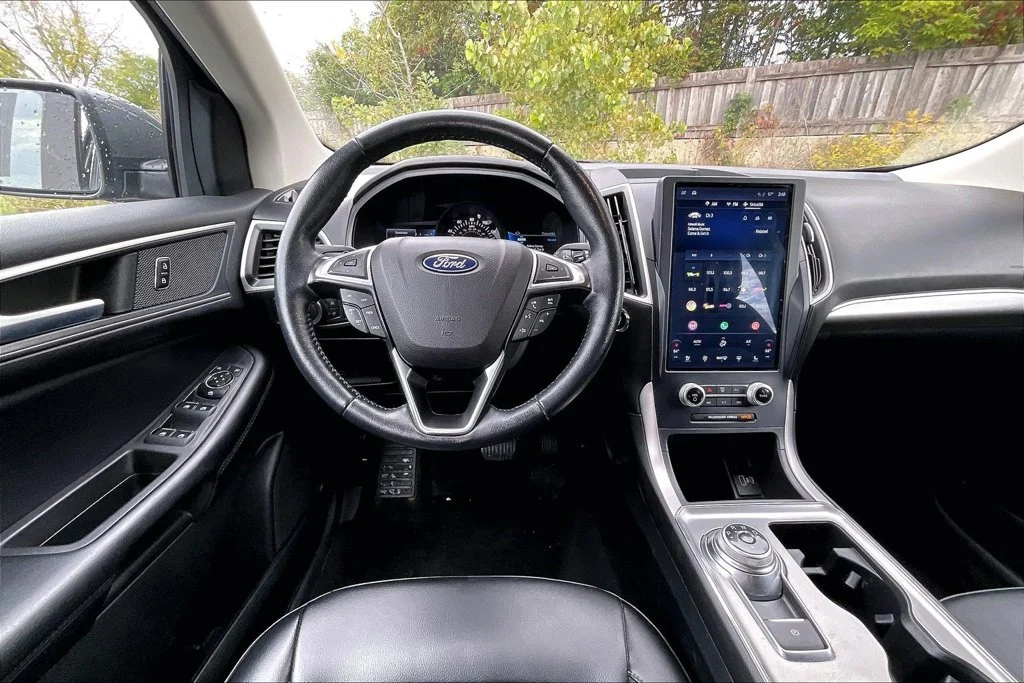 Used 2022 Gray Ford SEL image 4