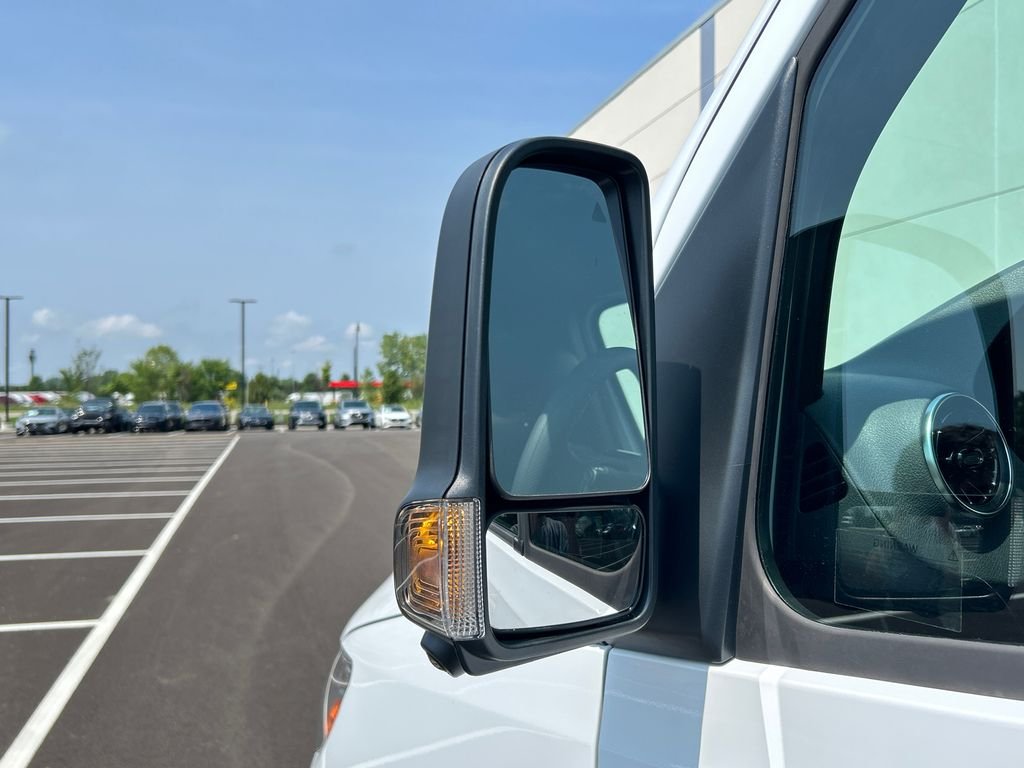 New 2026 Arctic+White Mercedes-Benz Cargo 144 WB image 28