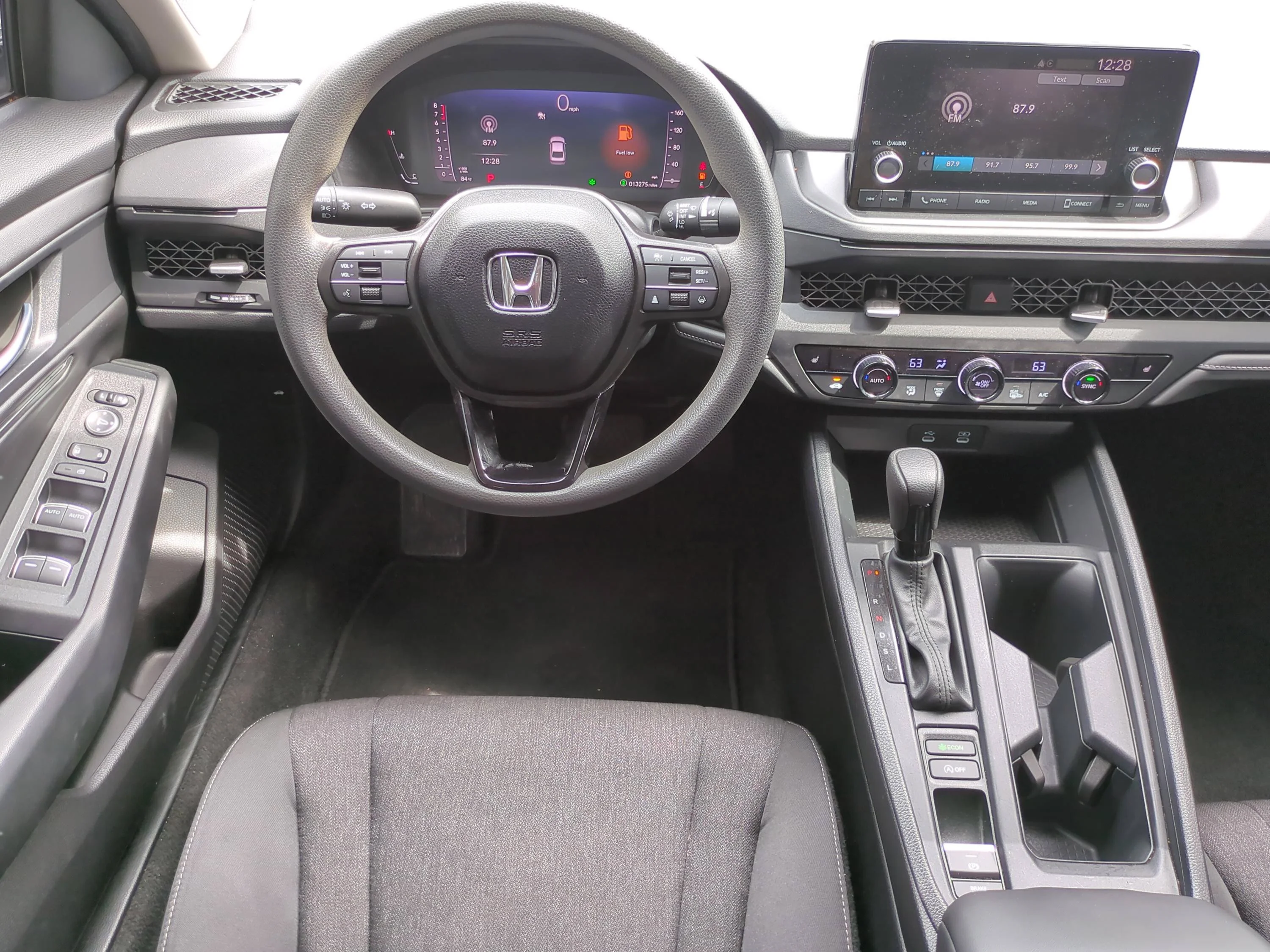 Used 2025 White Honda SE image 14