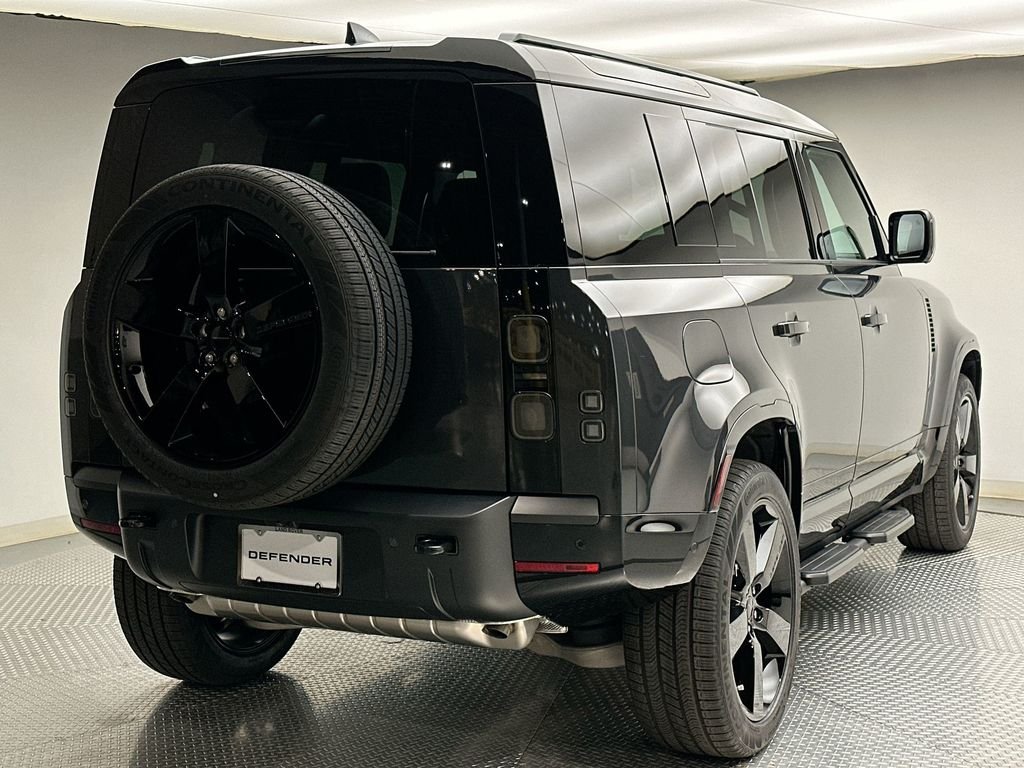 New 2026 Carpathian Grey Land Rover X-Dynamic SE image 3