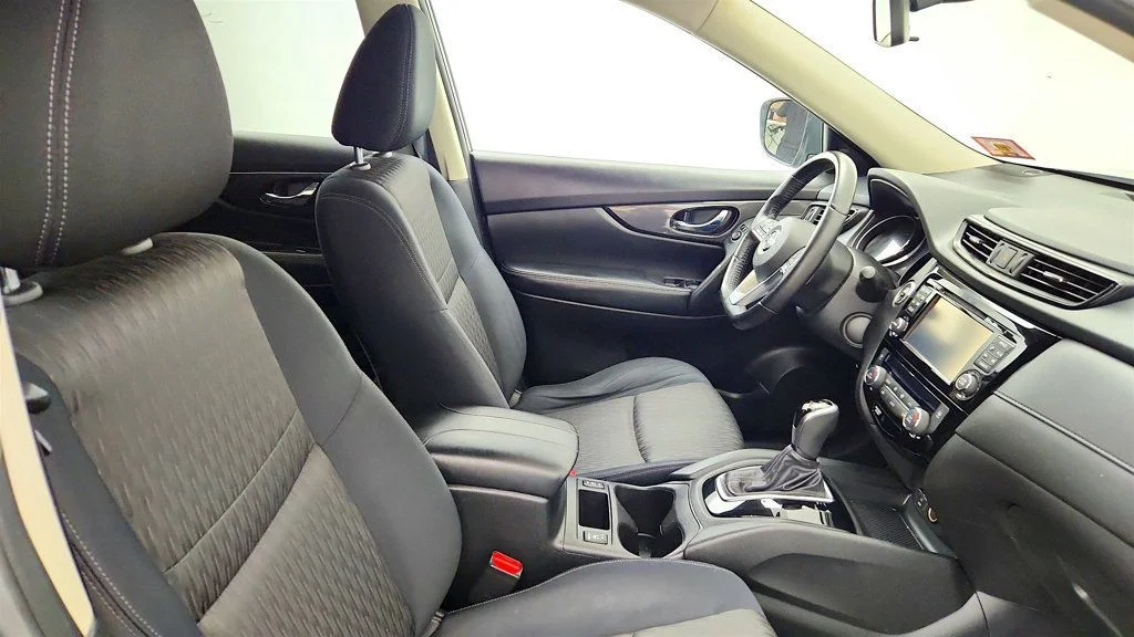 Used 2017 Gun Metallic Nissan 2017.5 AWD SV w/ SV Premium Package & Navigation image 23