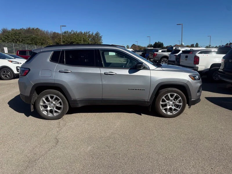 Used 2023 Silver Jeep Latitude Lux image 14