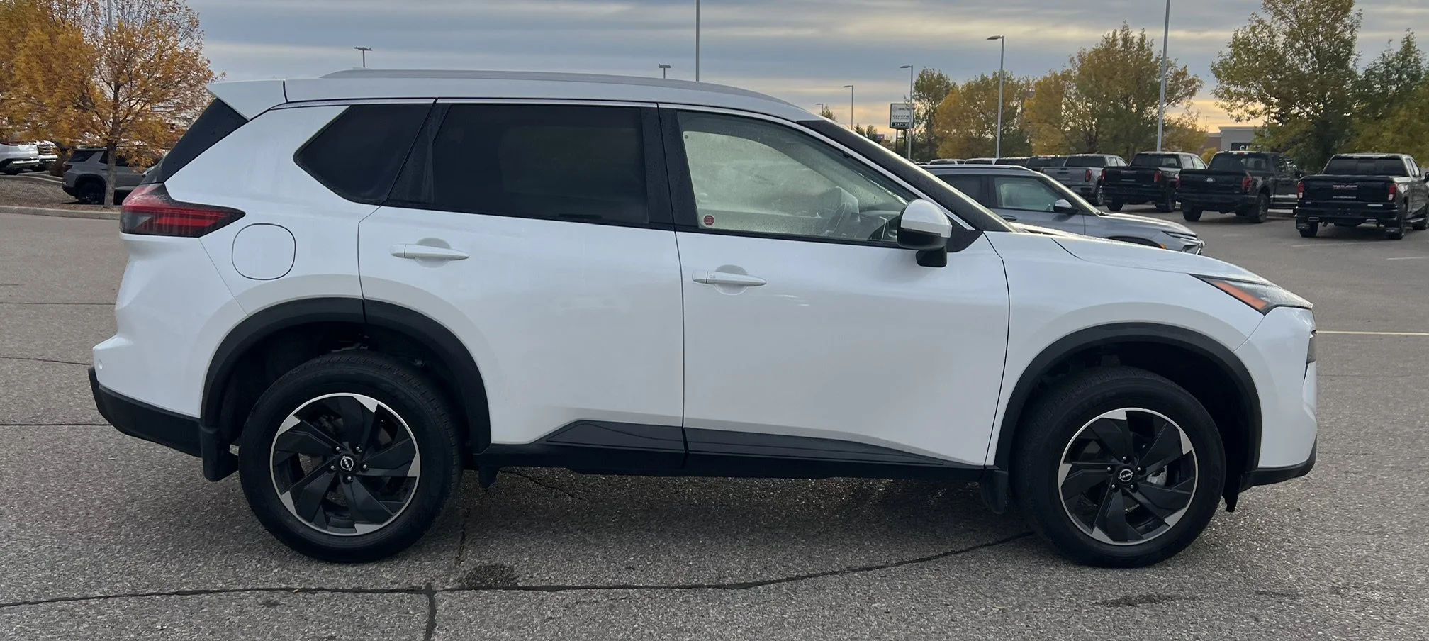 Used 2026 White Nissan SV Moonroof AWD image 6
