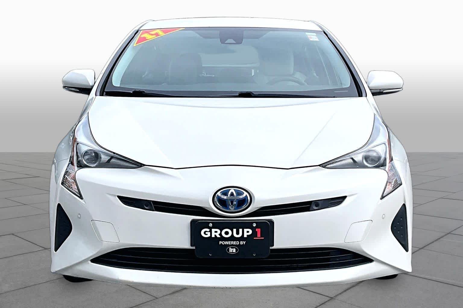 Used 2017 Blizzard Pearl Toyota Two image 4
