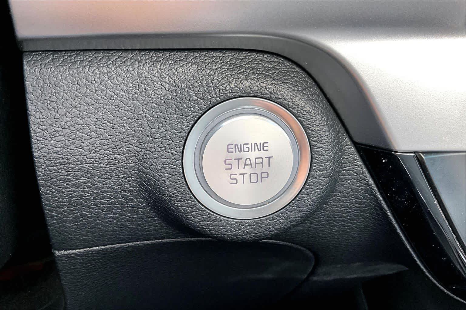 Used 2025 Glacial White Pearl Kia S image 30