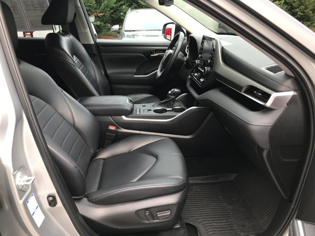 Used 2022 Celestial Silver Metallic Toyota Hybrid XLE image 33