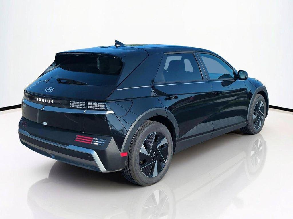 New 2026 Black Hyundai SE Standard Range image 5