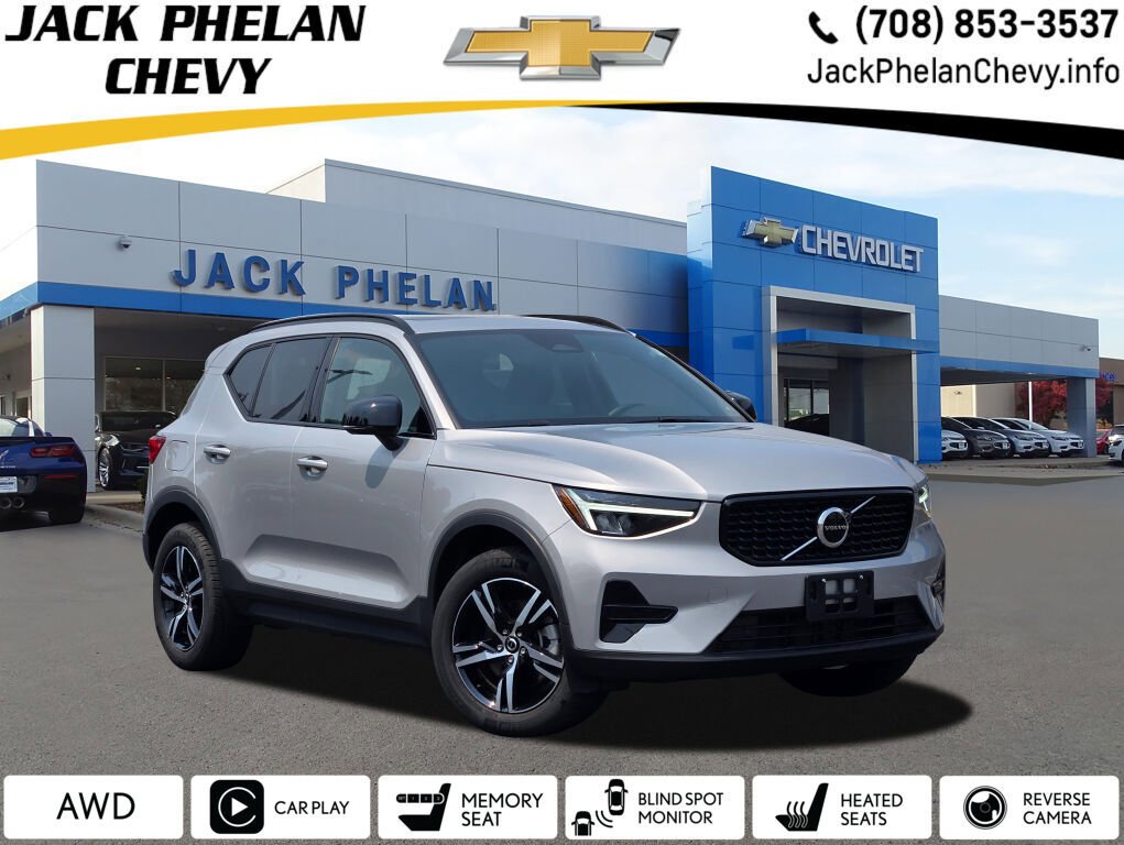 2024 Volvo XC40 B5 Core Dark AWD's photo
