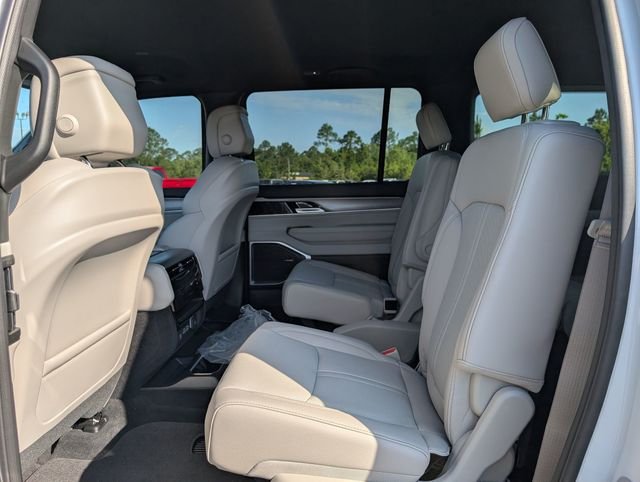 New 2026 Bright White Clear-Coat Exterior Paint Jeep  image 26