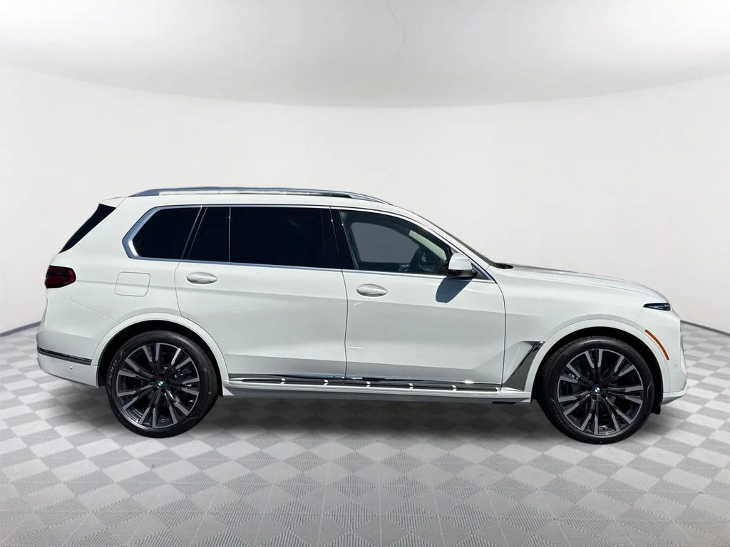New 2026 White BMW xDrive40i image 3
