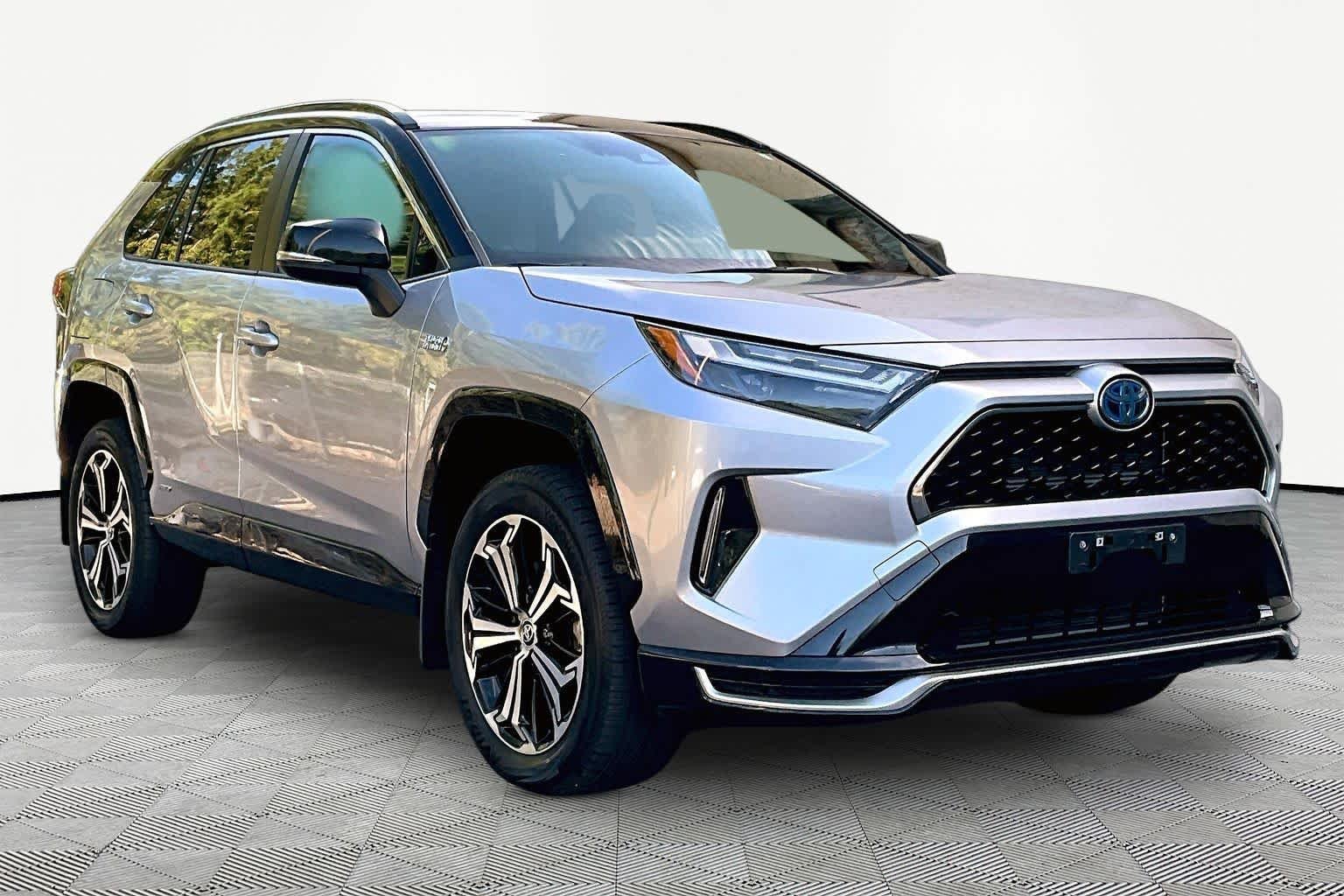 Used 2023 Silver Sky Metallic/Midnight Black Metallic Toyota XSE image 3