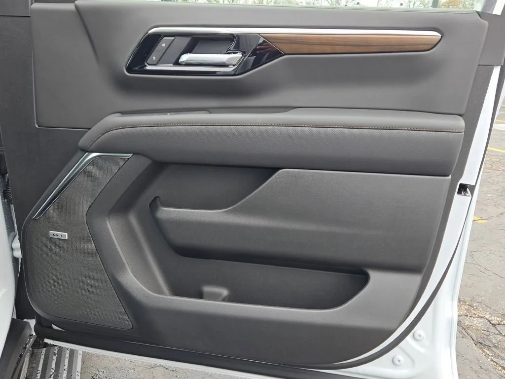 2026 Chevrolet Suburban High Country - Photo 8
